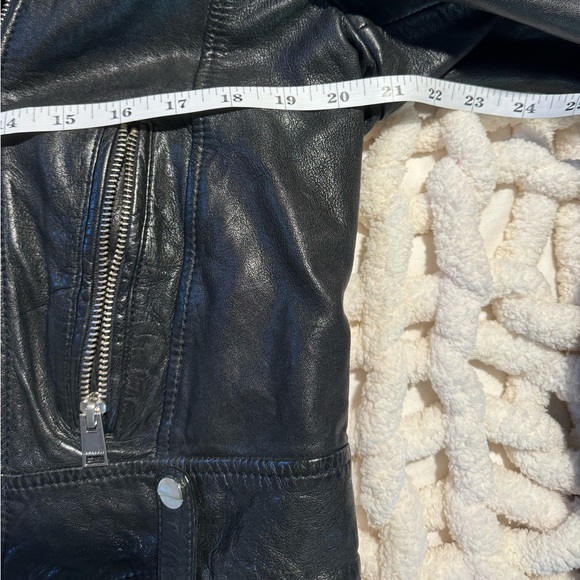 Lamarque cropped leather jacket - Picture 6 of 13